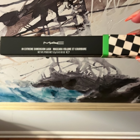 New MAC 3pc Face set with eyeshadow, mascara and more - Picture 8 of 8